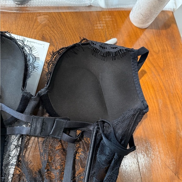 Victoria’s Secret bombshell lace teddy bodysuit push-up bra adds 2 cup size NWOT - Picture 8 of 9